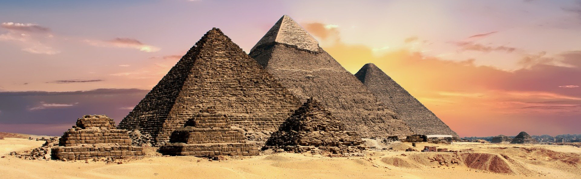 The Egyptian pyramids where the virtual escape room is set